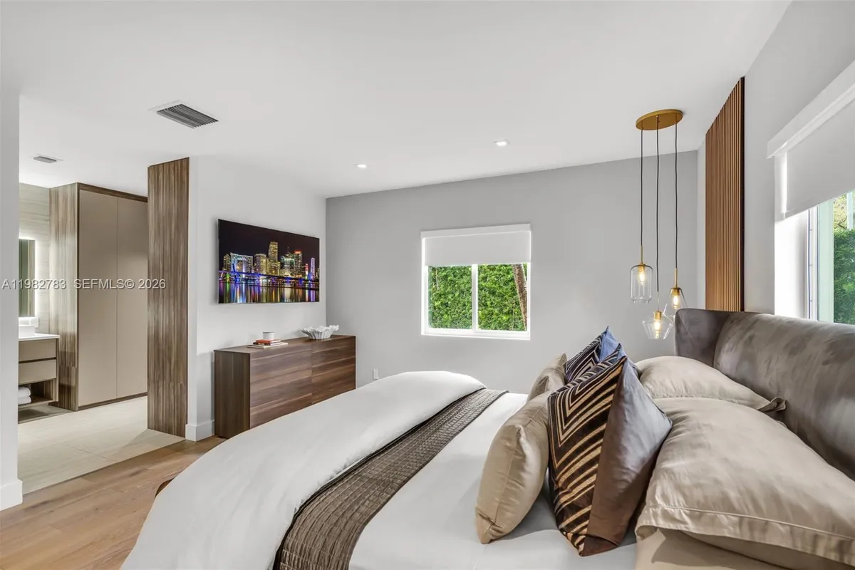 500 NE 51st St, Miami FL 33137