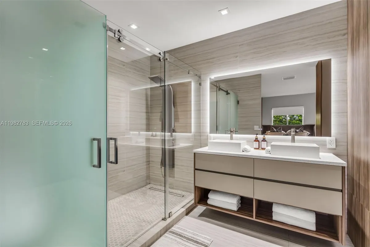 500 NE 51st St, Miami FL 33137