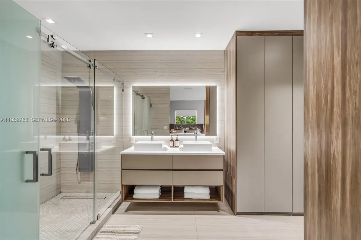 500 NE 51st St, Miami FL 33137