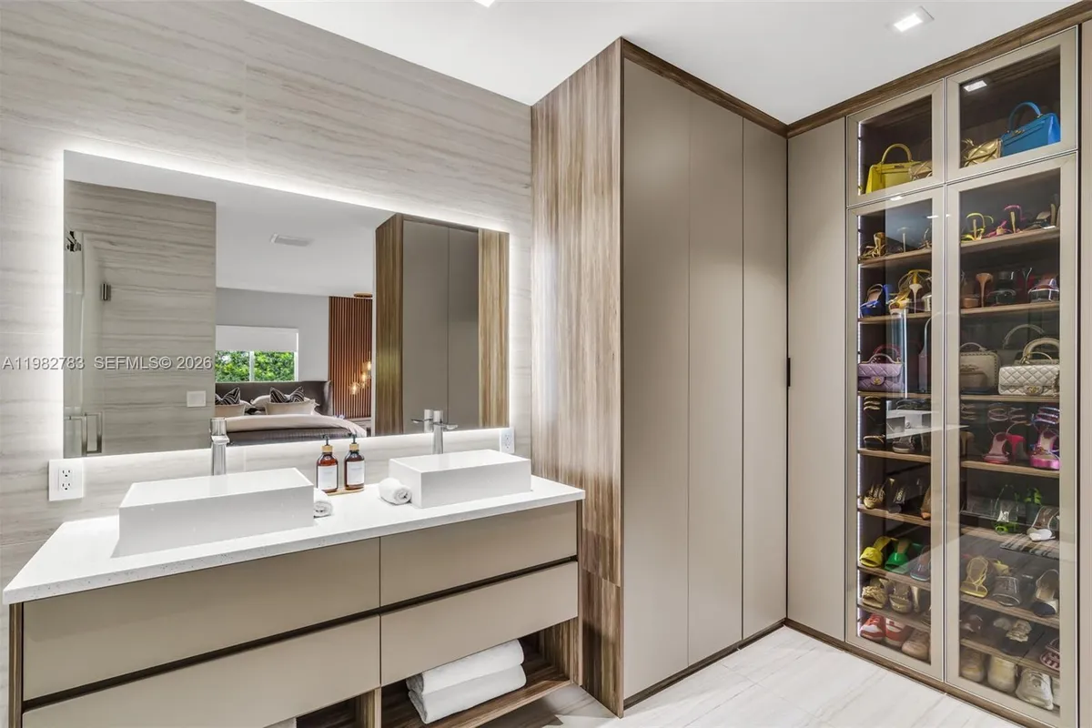 500 NE 51st St, Miami FL 33137