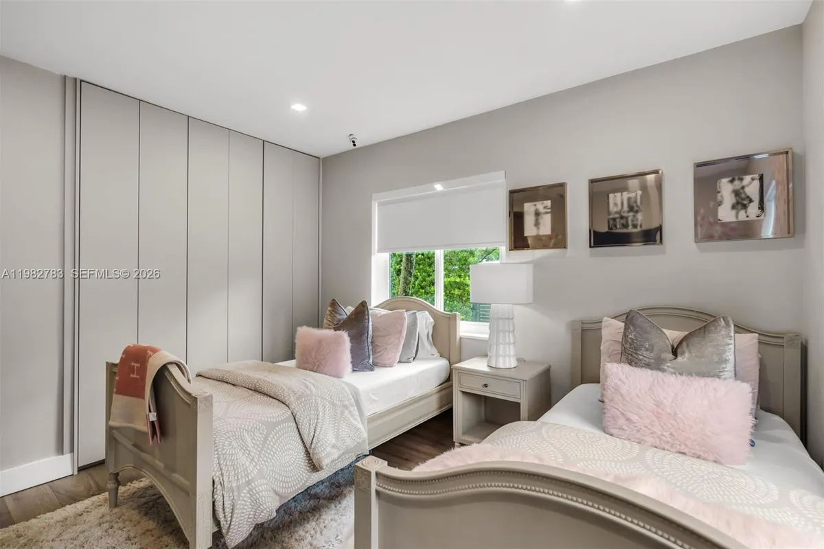 500 NE 51st St, Miami FL 33137