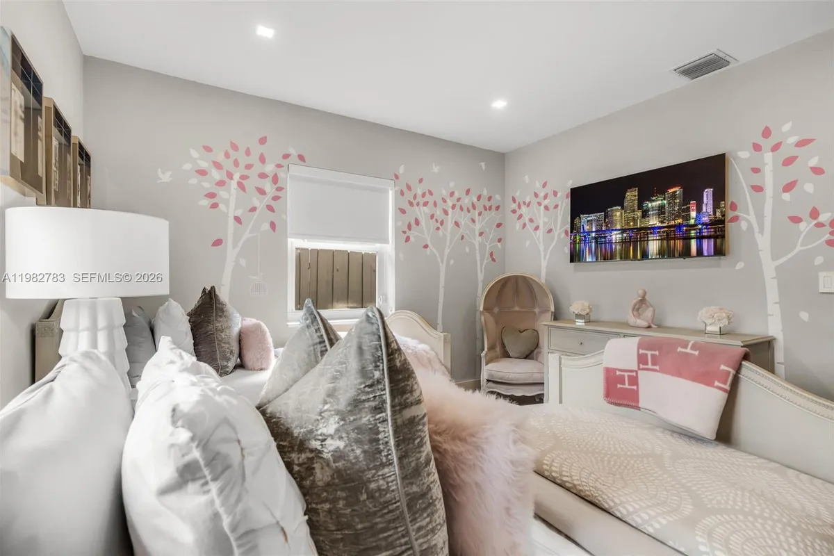 500 NE 51st St, Miami FL 33137