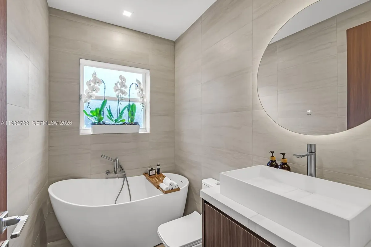 500 NE 51st St, Miami FL 33137