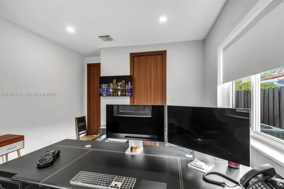 500 NE 51st St, Miami FL 33137