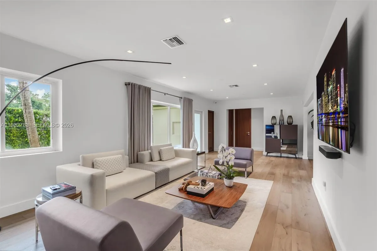 500 NE 51st St, Miami FL 33137