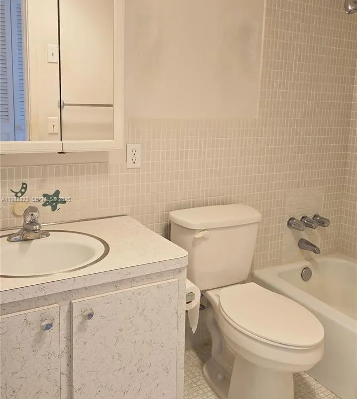 1201 Hillcrest Ct # 302, Hollywood FL 33021