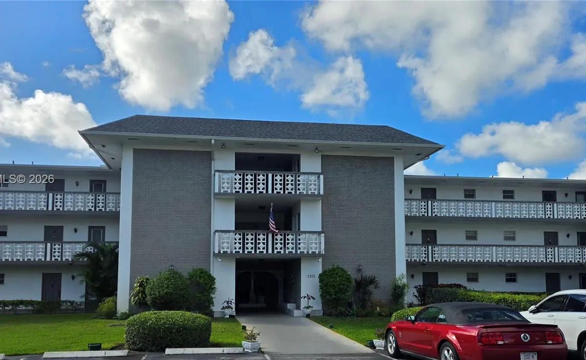 1201 Hillcrest Ct # 302, Hollywood FL 33021