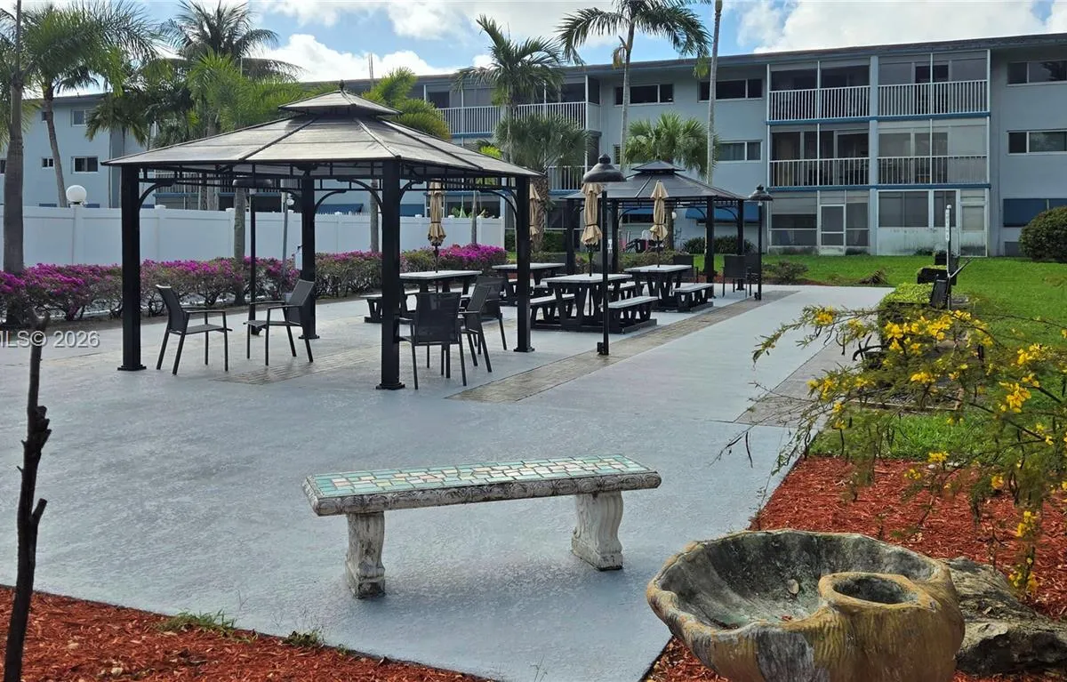 1201 Hillcrest Ct # 302, Hollywood FL 33021