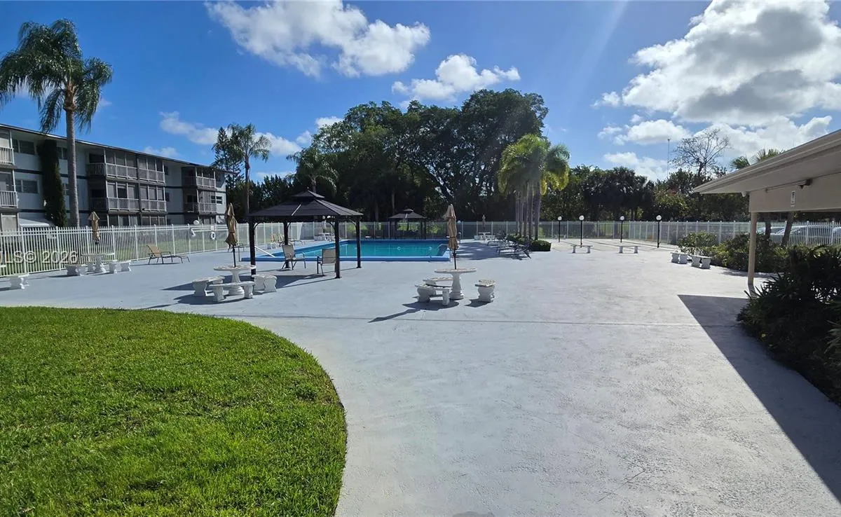 1201 Hillcrest Ct # 302, Hollywood FL 33021