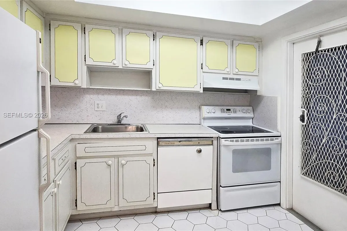 1201 Hillcrest Ct # 302, Hollywood FL 33021