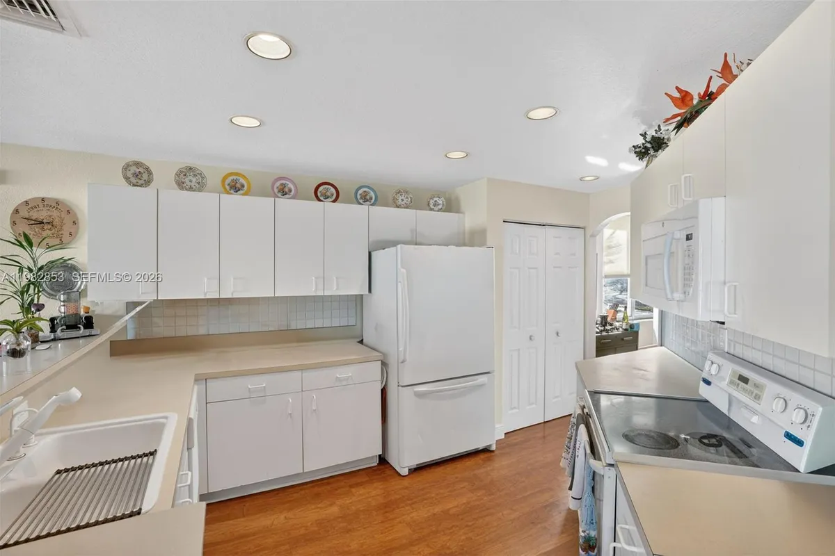 16419 Sapphire Pl, Weston FL 33331