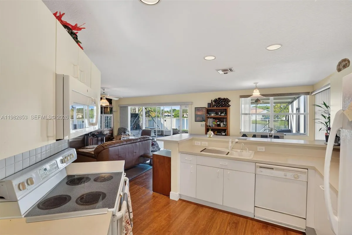 16419 Sapphire Pl, Weston FL 33331