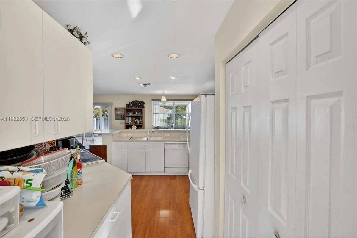 16419 Sapphire Pl, Weston FL 33331