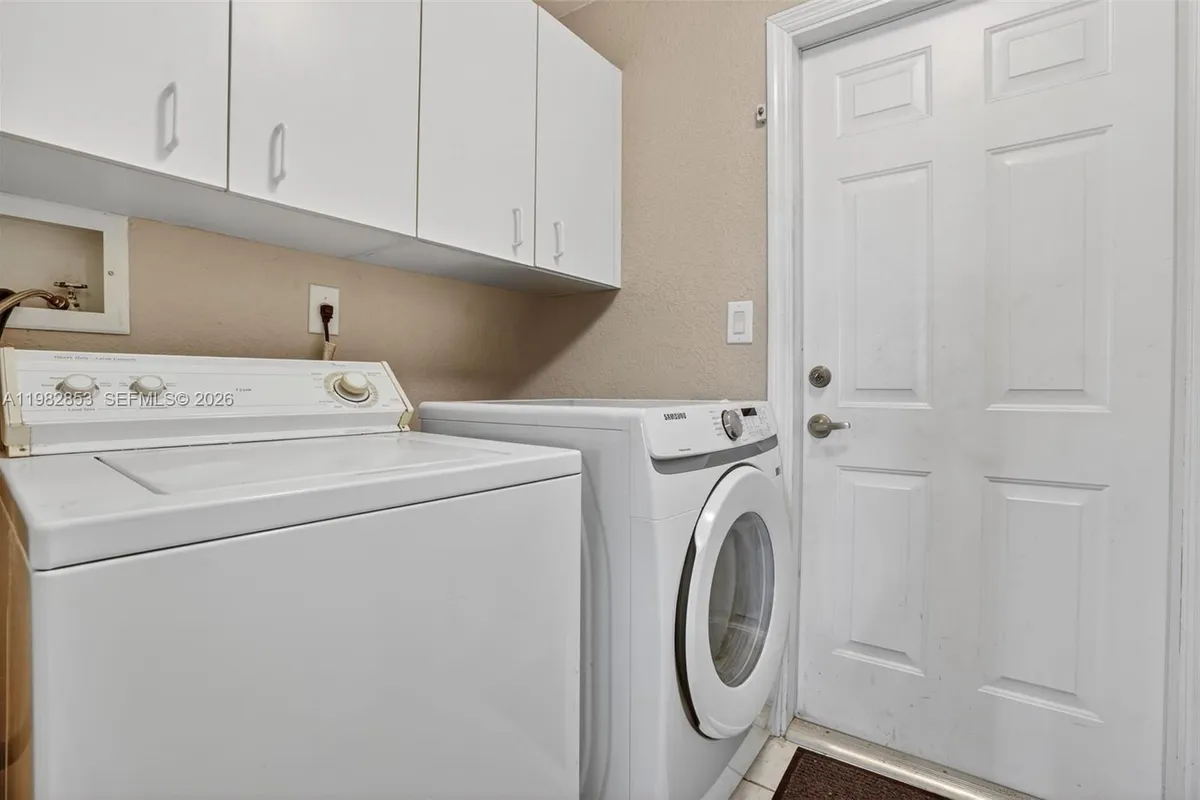 16419 Sapphire Pl, Weston FL 33331