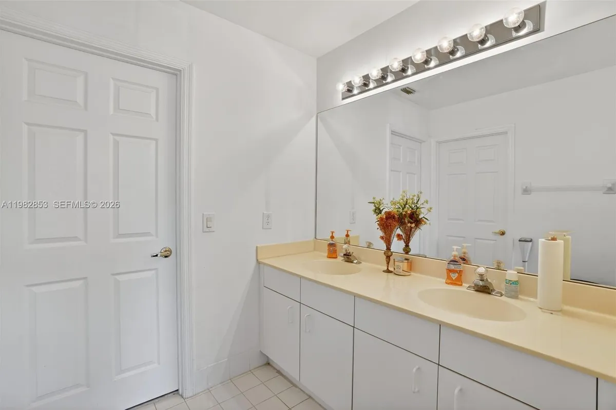 16419 Sapphire Pl, Weston FL 33331