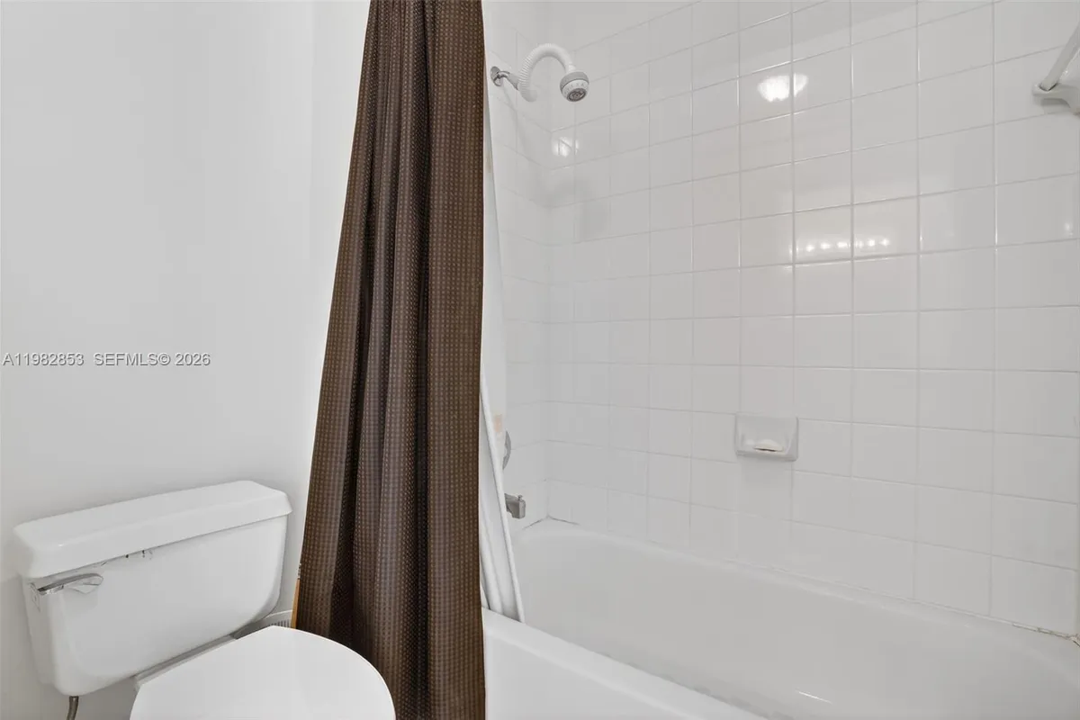 16419 Sapphire Pl, Weston FL 33331