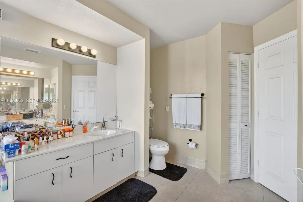 16419 Sapphire Pl, Weston FL 33331