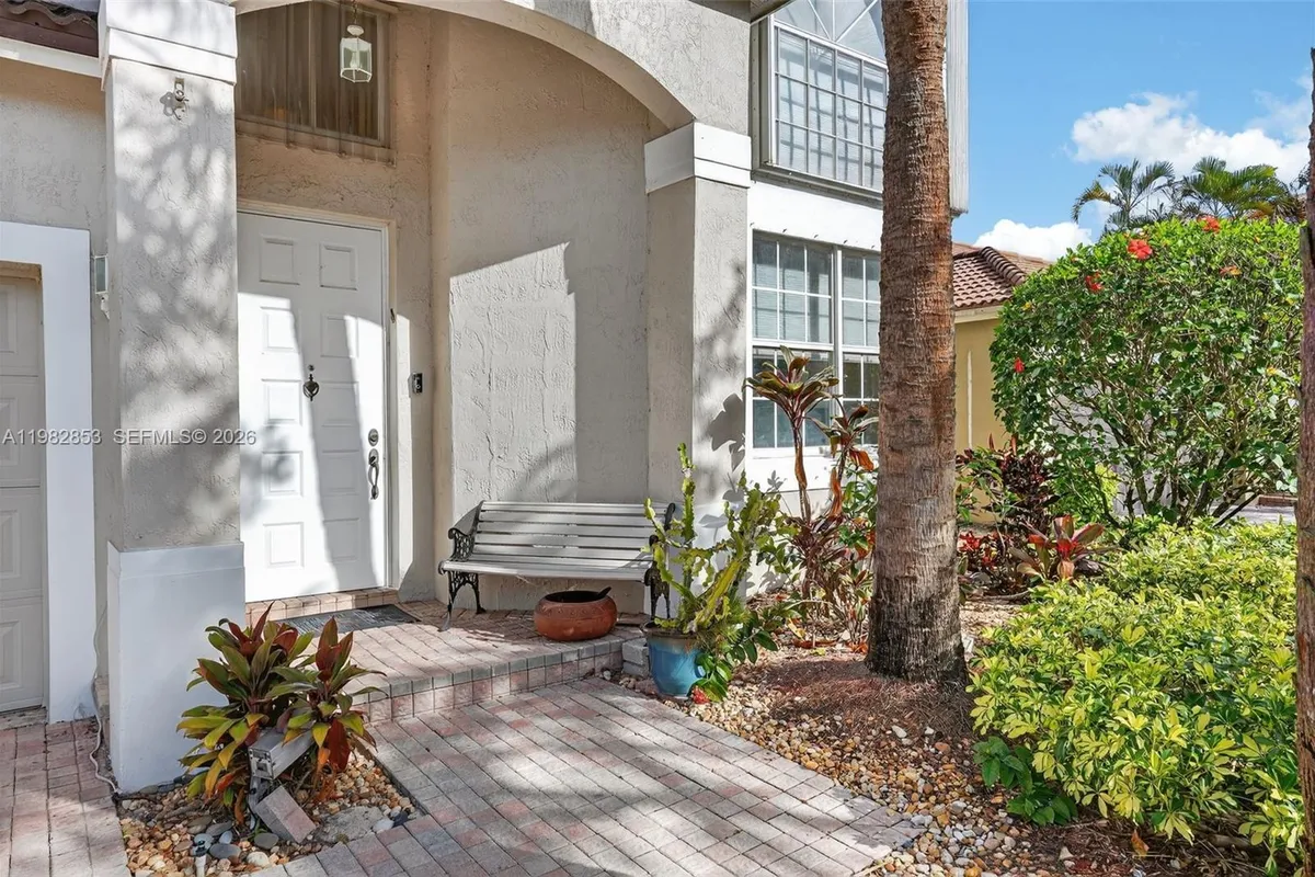 16419 Sapphire Pl, Weston FL 33331