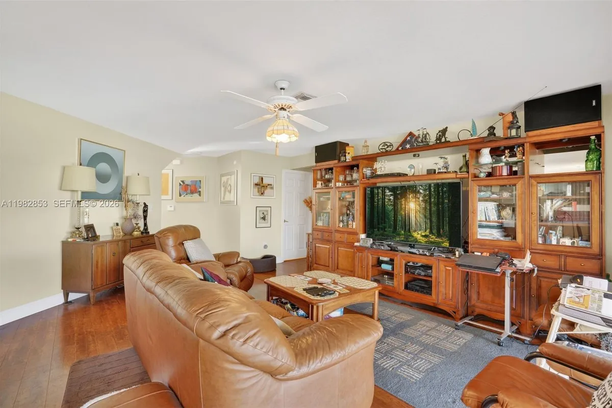 16419 Sapphire Pl, Weston FL 33331