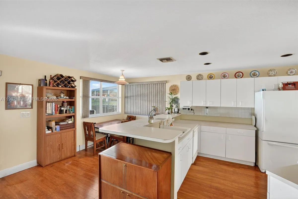 16419 Sapphire Pl, Weston FL 33331