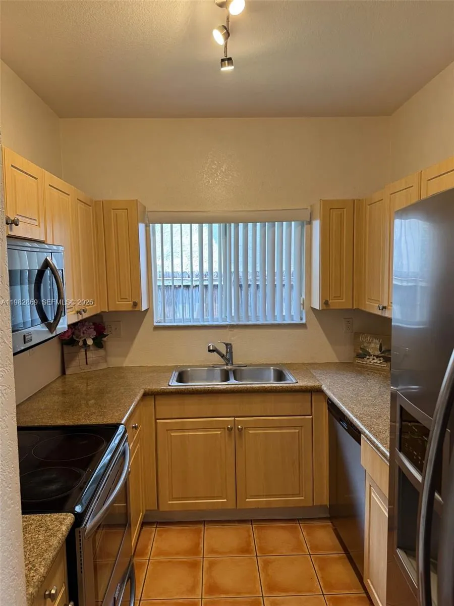 3520 NE 3rd Dr, Homestead FL 33033