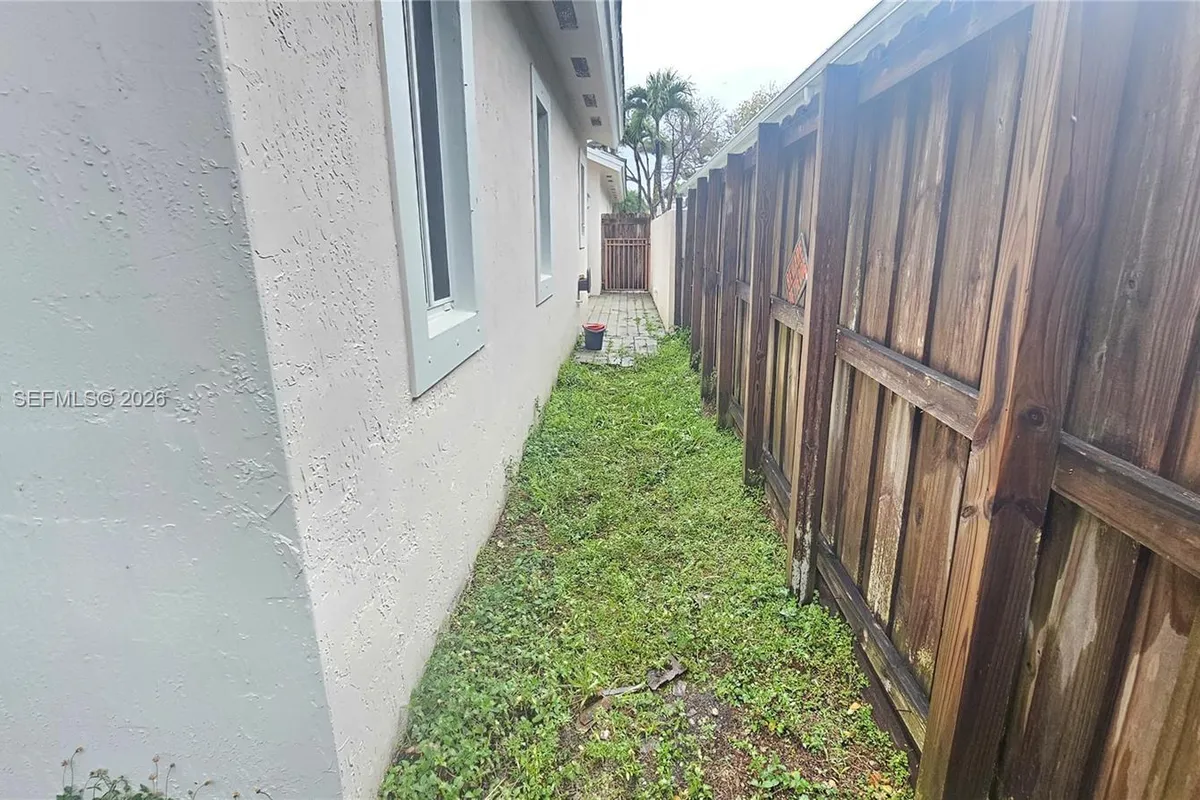 3520 NE 3rd Dr, Homestead FL 33033