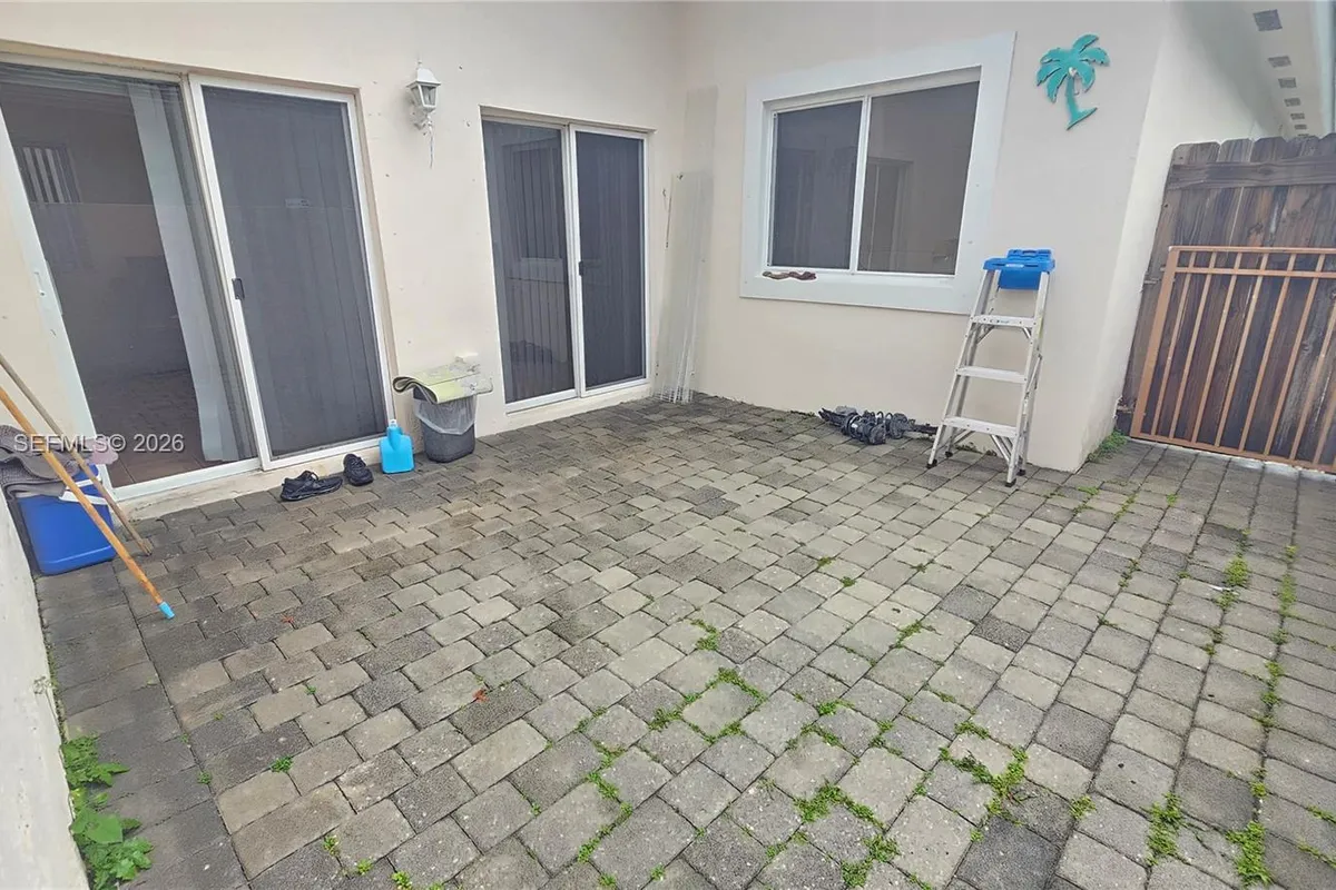 3520 NE 3rd Dr, Homestead FL 33033