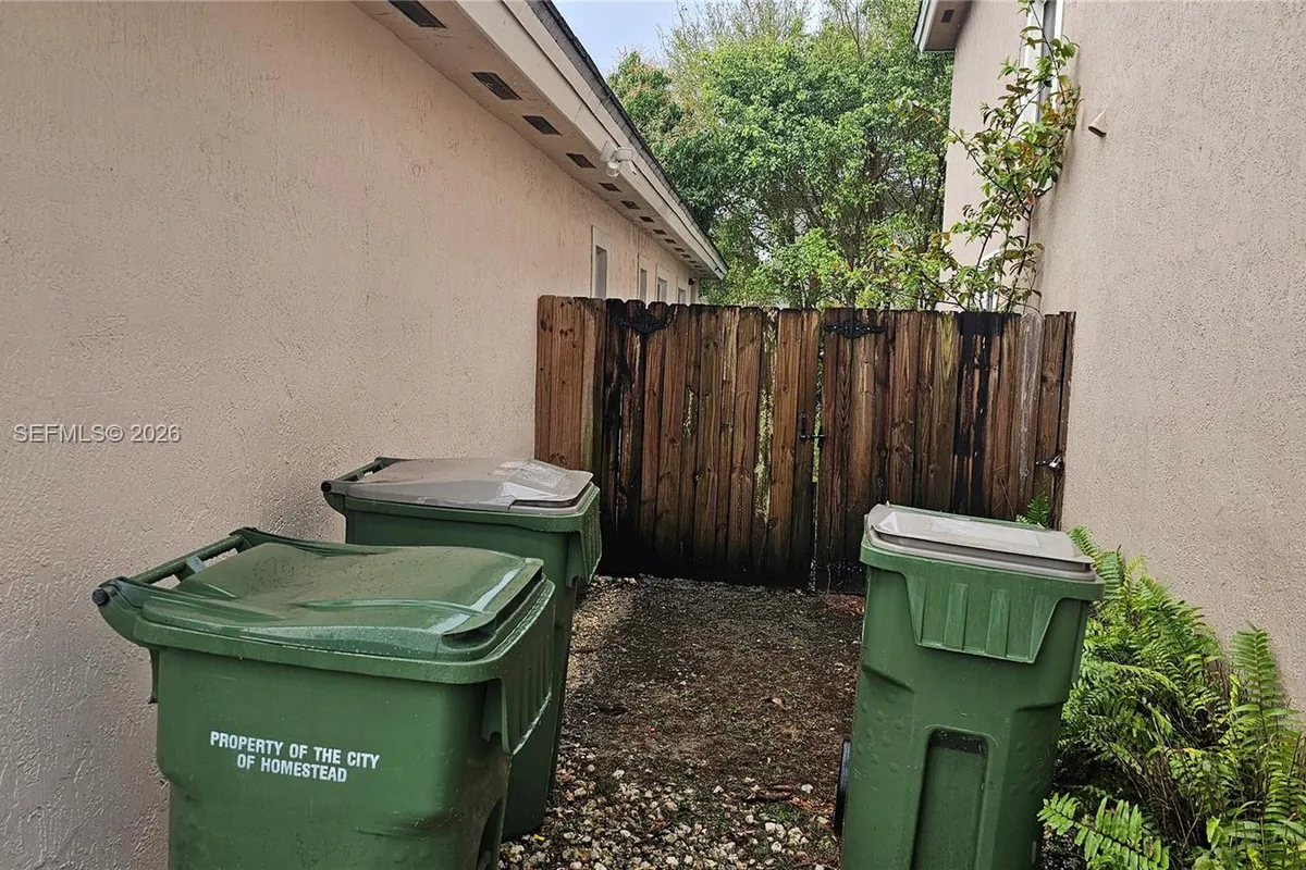 3520 NE 3rd Dr, Homestead FL 33033