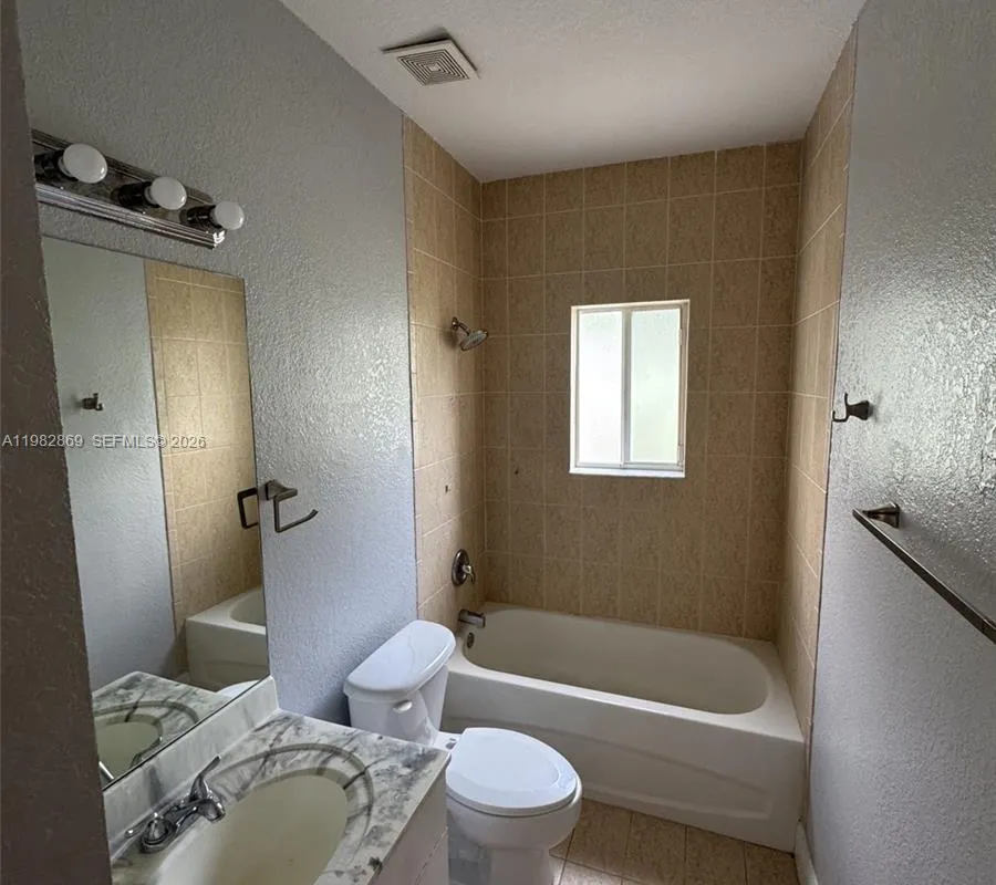 3520 NE 3rd Dr, Homestead FL 33033