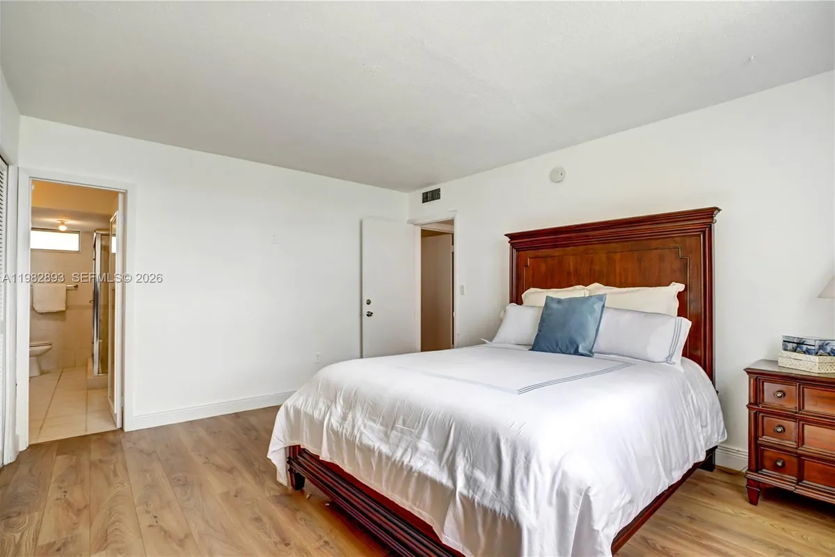 3020 Marcos Dr # S108, Aventura FL 33160