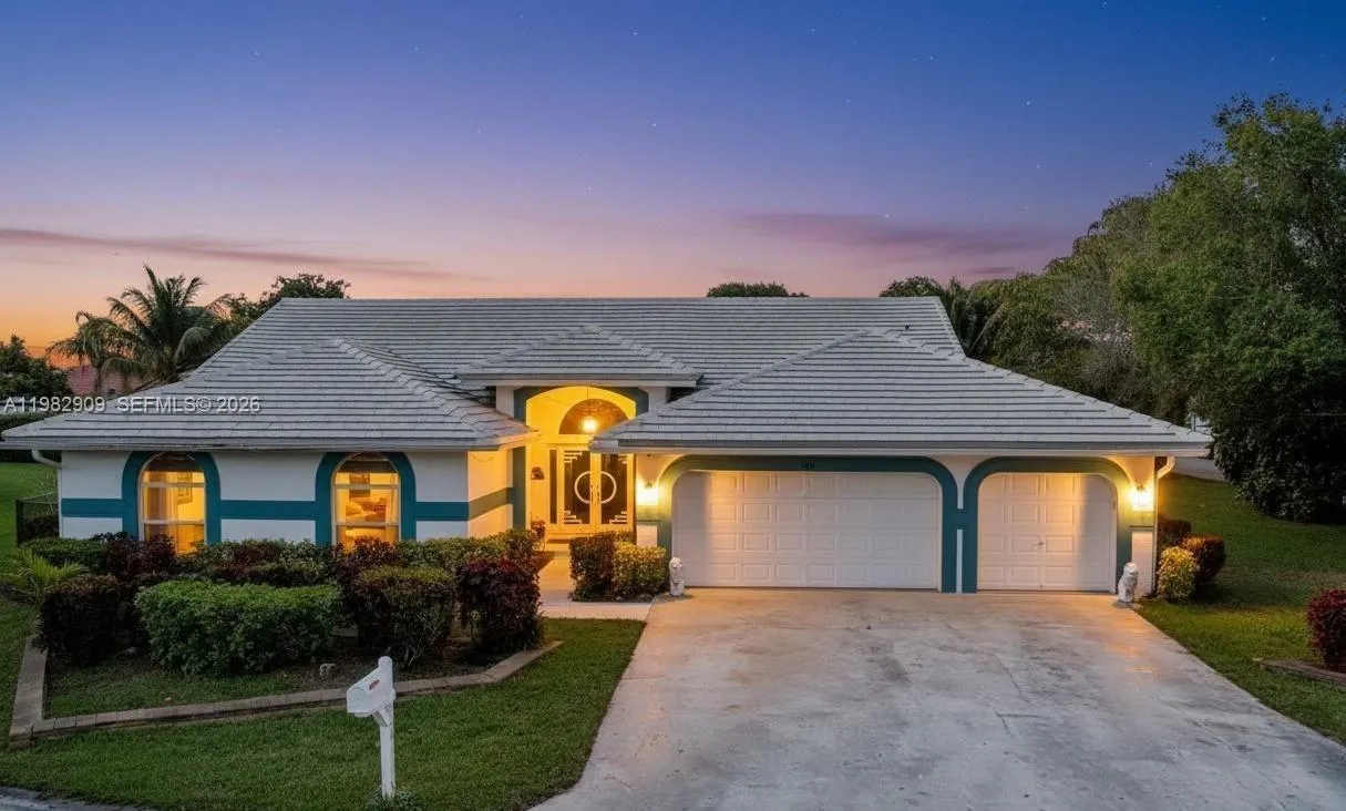 106 SW 85th Ter, Coral Springs FL 33071