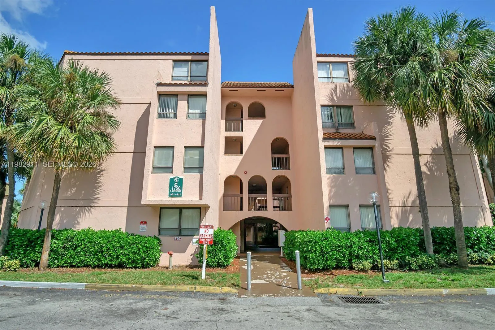 2 bedroom 1 bath for sale at 1750 N Congress Ave # 307, West Palm Beach FL 33401