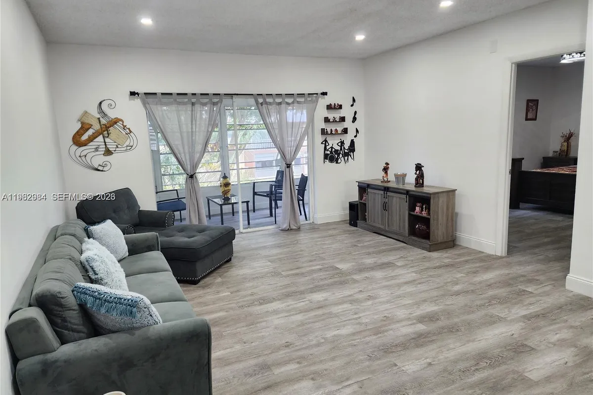 7605 NW 4th Pl # 206, Margate FL 33063