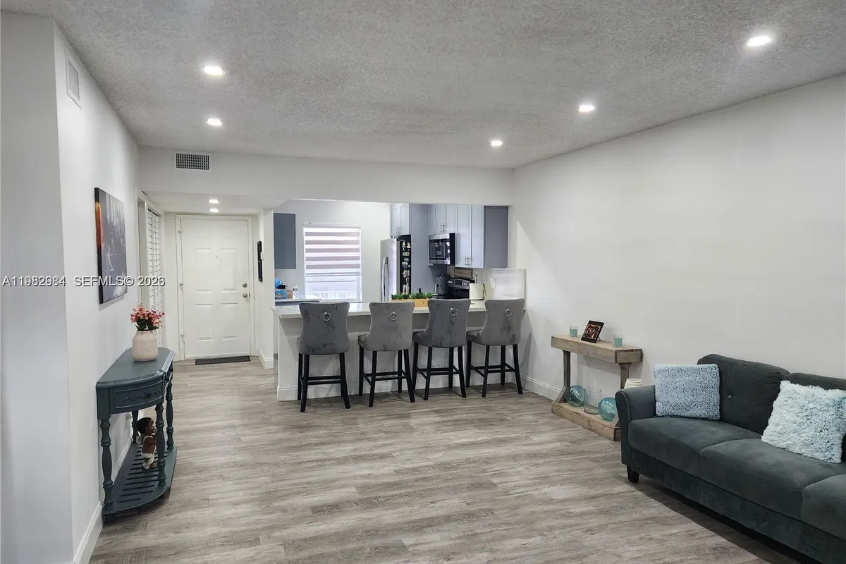 7605 NW 4th Pl # 206, Margate FL 33063