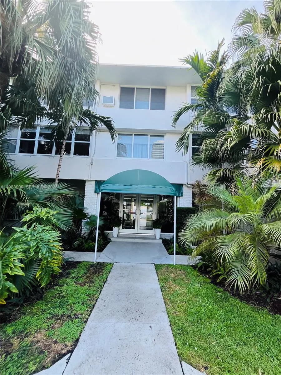 10190 Collins Ave # 106, Bal Harbour FL 33154