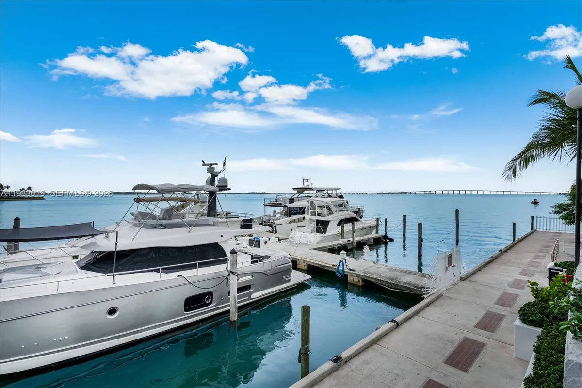 825 Brickell Bay Dr # 850, Miami FL 33131