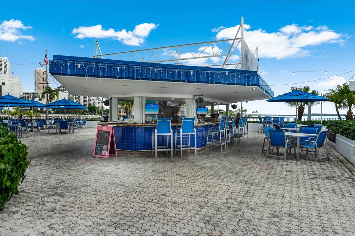 825 Brickell Bay Dr # 850, Miami FL 33131