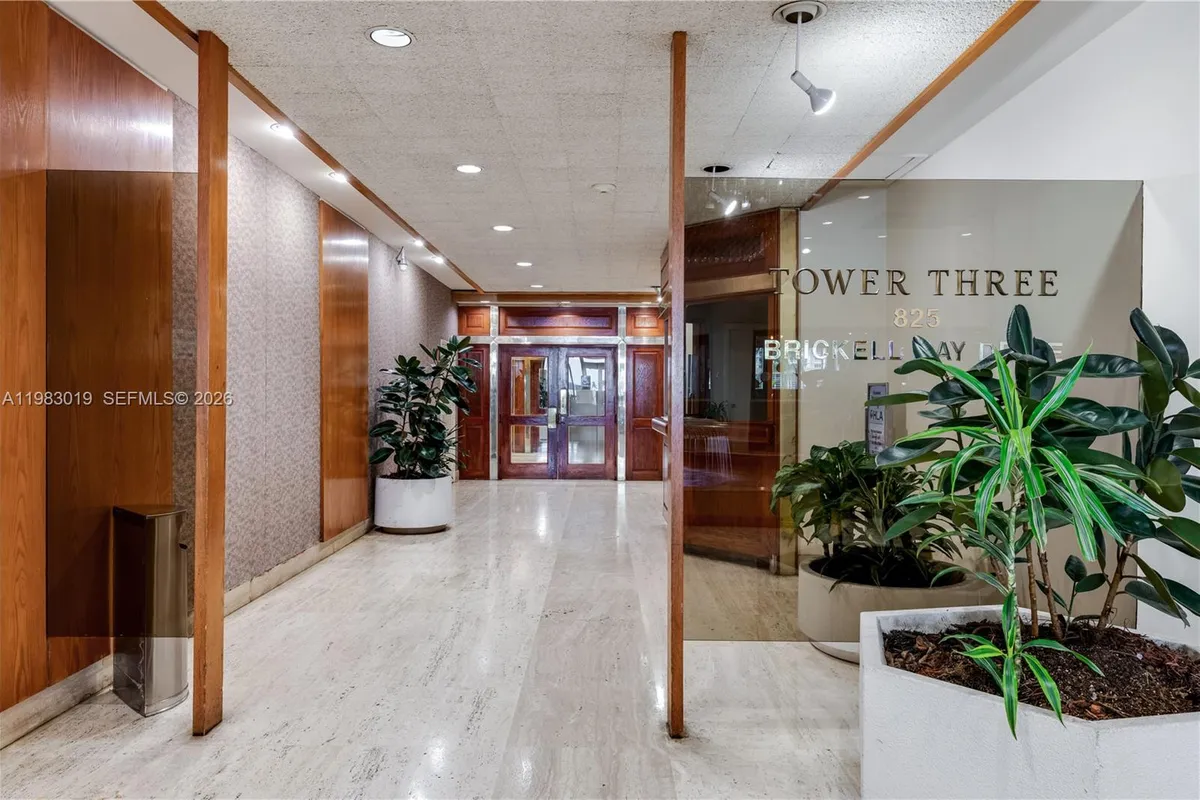 825 Brickell Bay Dr # 850, Miami FL 33131