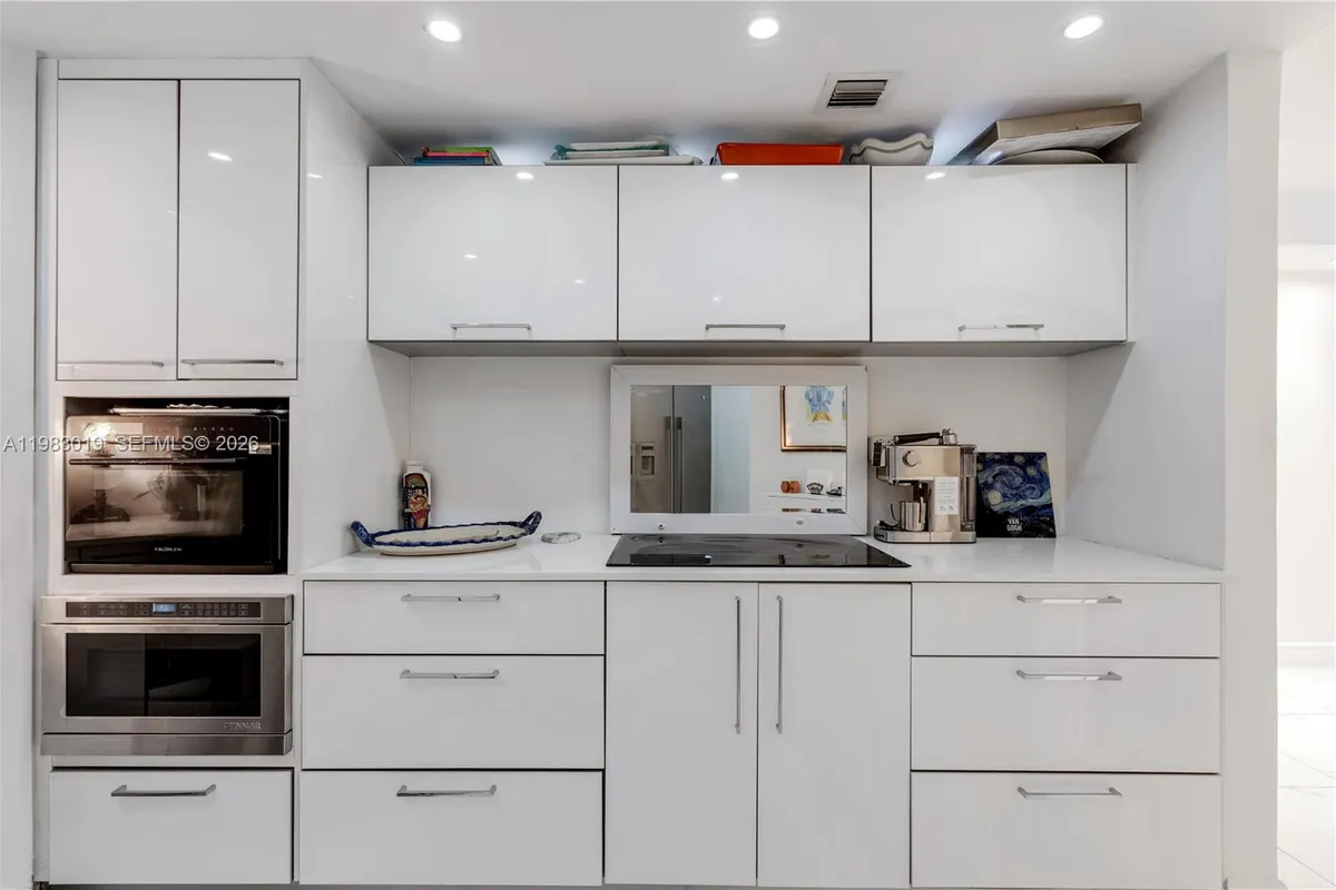 825 Brickell Bay Dr # 850, Miami FL 33131