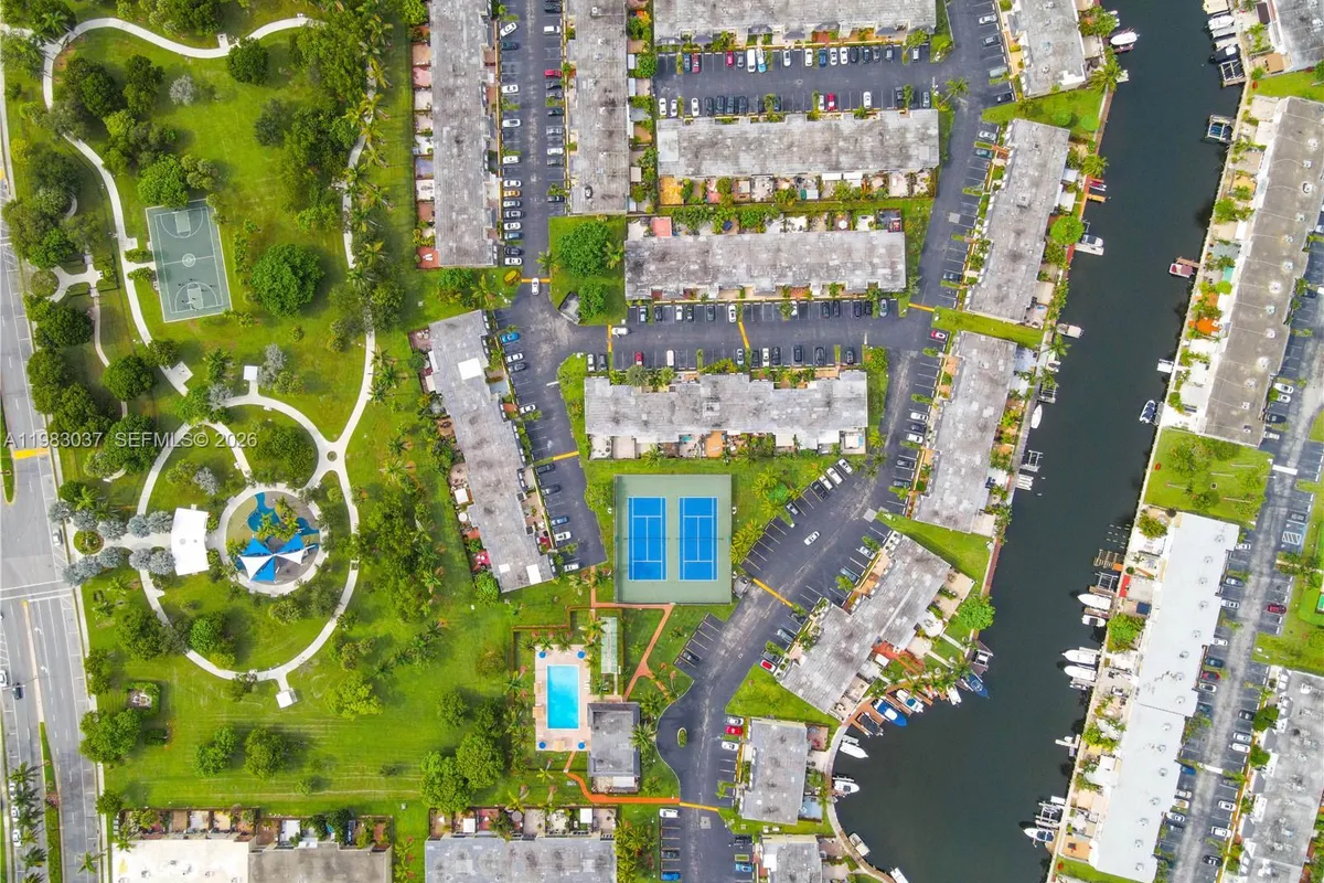 2421 NE 10th St # 153, Hallandale Beach FL 33009