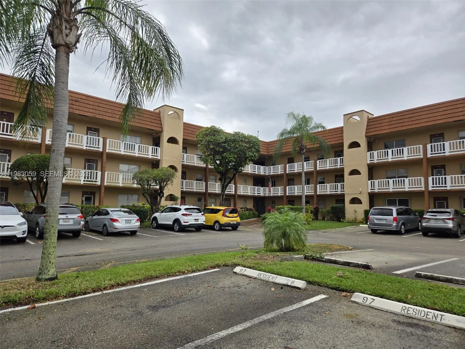 9261 Sunrise Lakes Blvd # 201, Sunrise FL 33322