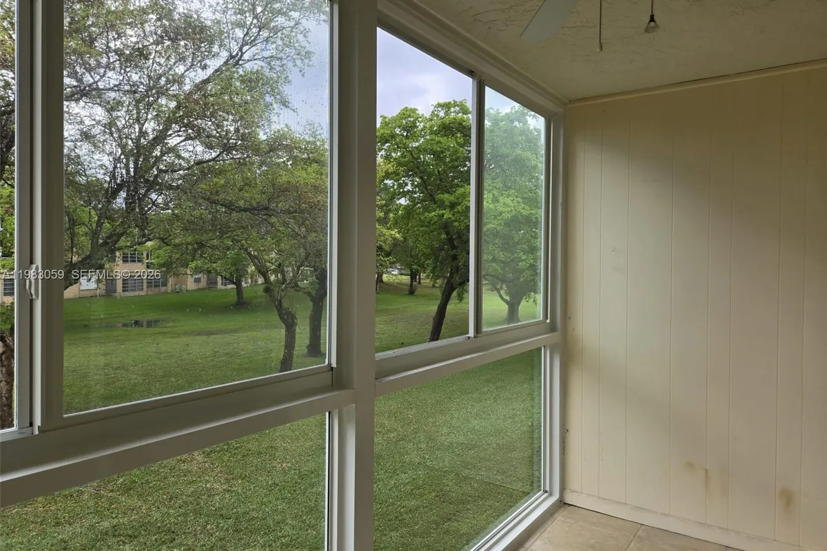 9261 Sunrise Lakes Blvd # 201, Sunrise FL 33322