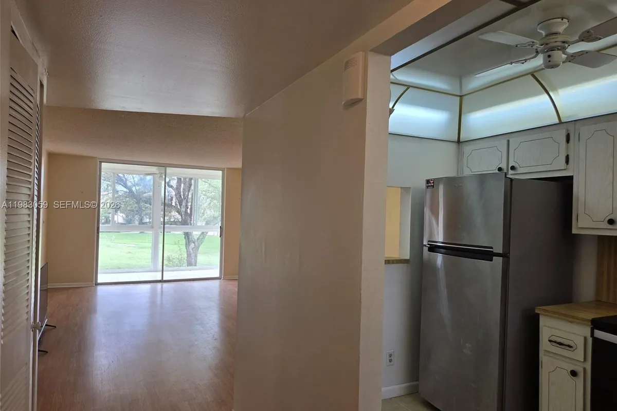 9261 Sunrise Lakes Blvd # 201, Sunrise FL 33322