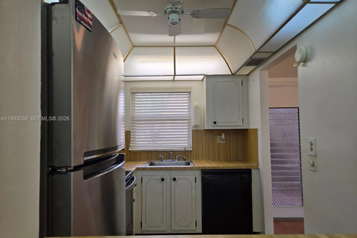 9261 Sunrise Lakes Blvd # 201, Sunrise FL 33322