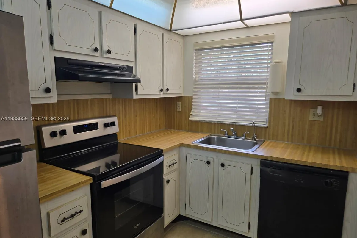 9261 Sunrise Lakes Blvd # 201, Sunrise FL 33322