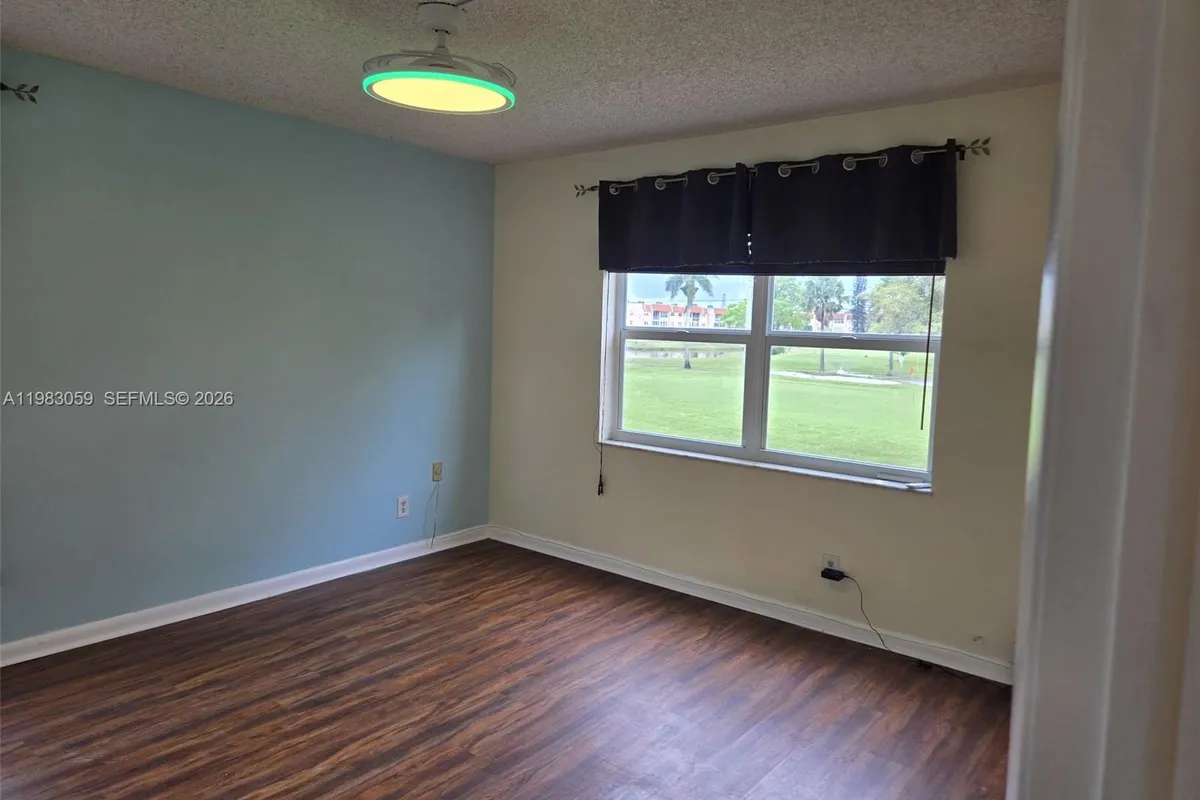 9261 Sunrise Lakes Blvd # 201, Sunrise FL 33322