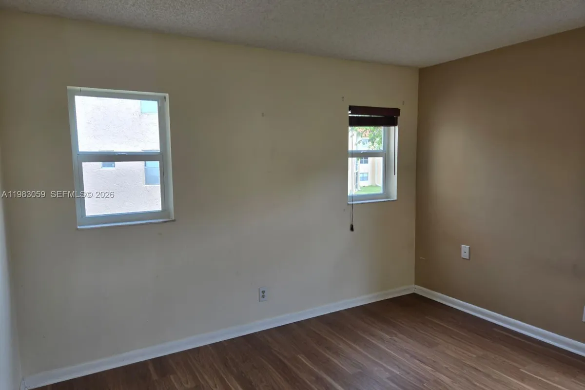 9261 Sunrise Lakes Blvd # 201, Sunrise FL 33322