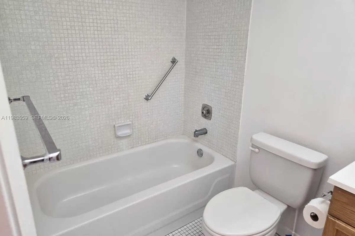 9261 Sunrise Lakes Blvd # 201, Sunrise FL 33322