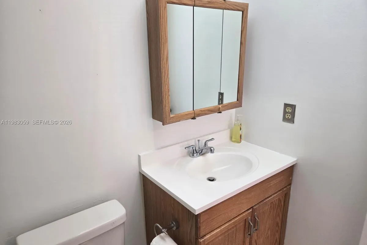 9261 Sunrise Lakes Blvd # 201, Sunrise FL 33322