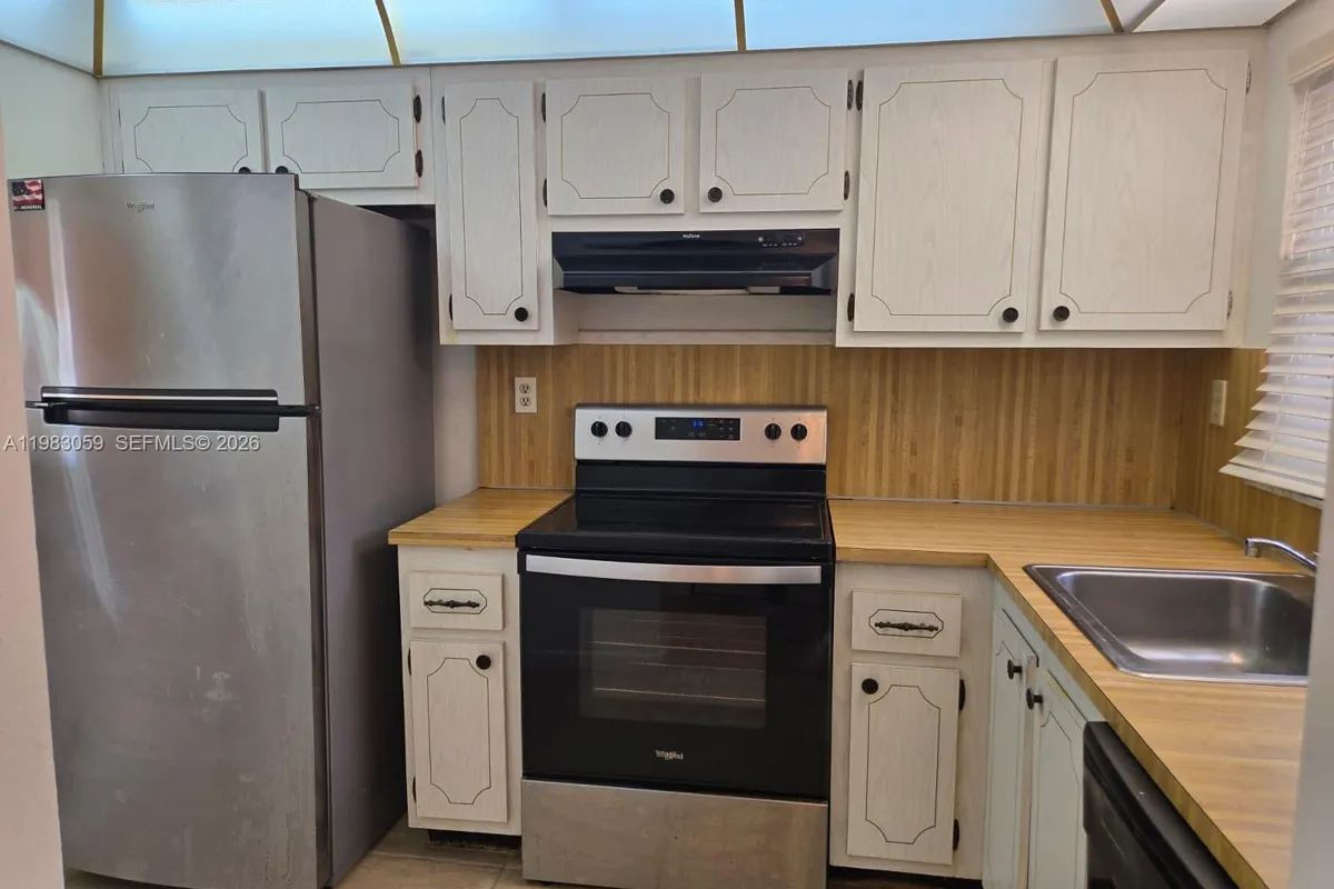 9261 Sunrise Lakes Blvd # 201, Sunrise FL 33322